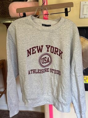 NWT ZARA SWEATSHIRT NYC SIZE MEDIUM